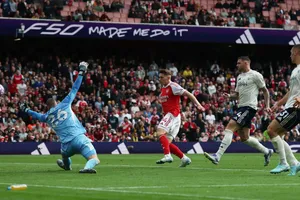 Arsenal vươn lên ngôi đầu bảng xếp hạng Premier League