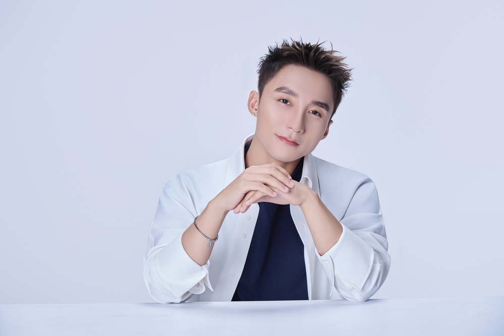 Sơn Tùng M-TP đồng hành cùng ECOVACS tiên phong xu hướng sống mới 2 1757844626 804 Son Tung M TP dong hanh cung ECOVACS tien phong