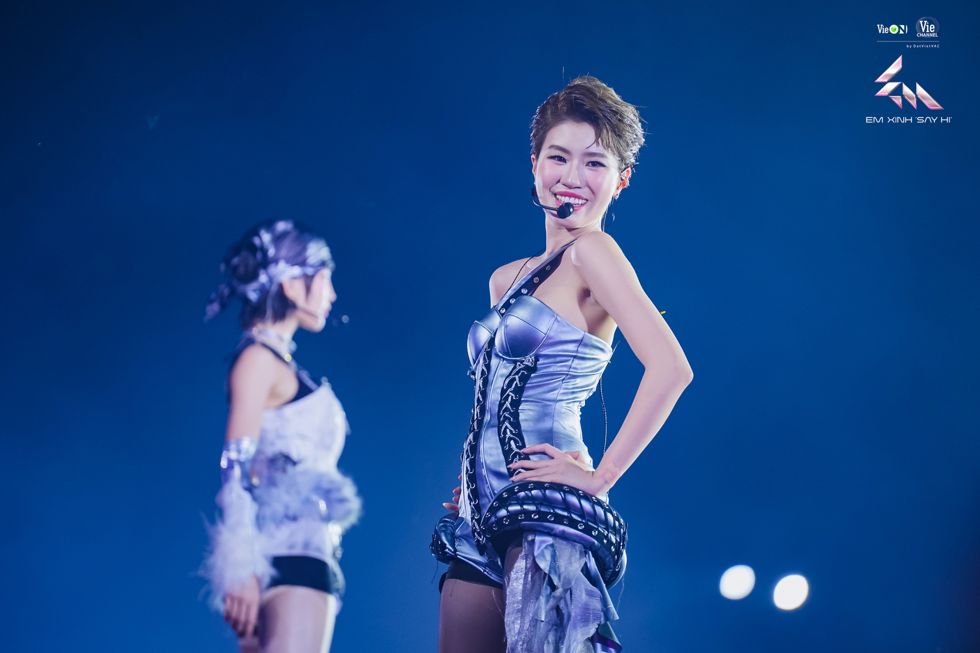 Em Xinh “Say Hi” Concert – Đêm 1: Bích Phương – Tăng Duy Tân được fan tung hô “cặp đôi OTP” ngay trên sân khấu- Ảnh 6. Em Xinh “Say Hi” Concert – Đêm 1: Bích Phương – Tăng Duy Tân được fan tung hô “cặp đôi OTP” ngay trên sân khấu- Ảnh 6.