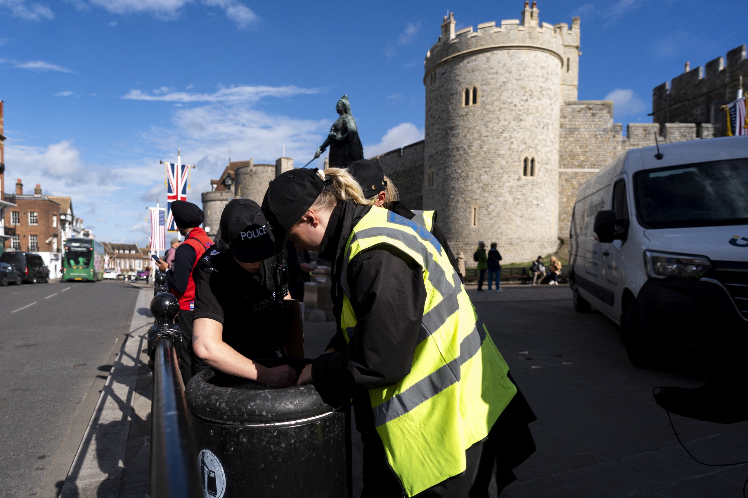 Chiến dịch an ninh lớn bảo vệ Tổng thống Trump trong chuyến thăm anh - Ảnh 3. Chiến dịch an ninh lớn bảo vệ Tổng thống Trump trong chuyến thăm anh - Ảnh 3.