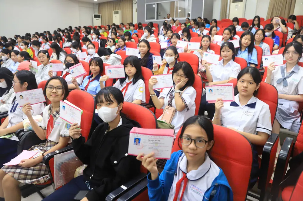 Nữ sinh hiếu học vượt khó (1).jpg