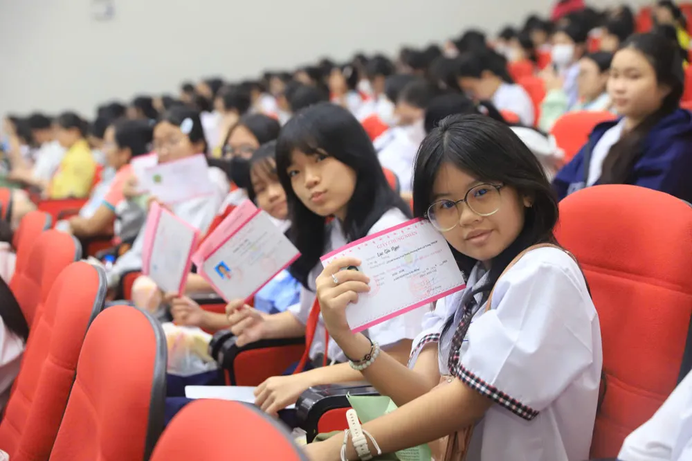 Nữ sinh hiếu học vượt khó (2).jpg