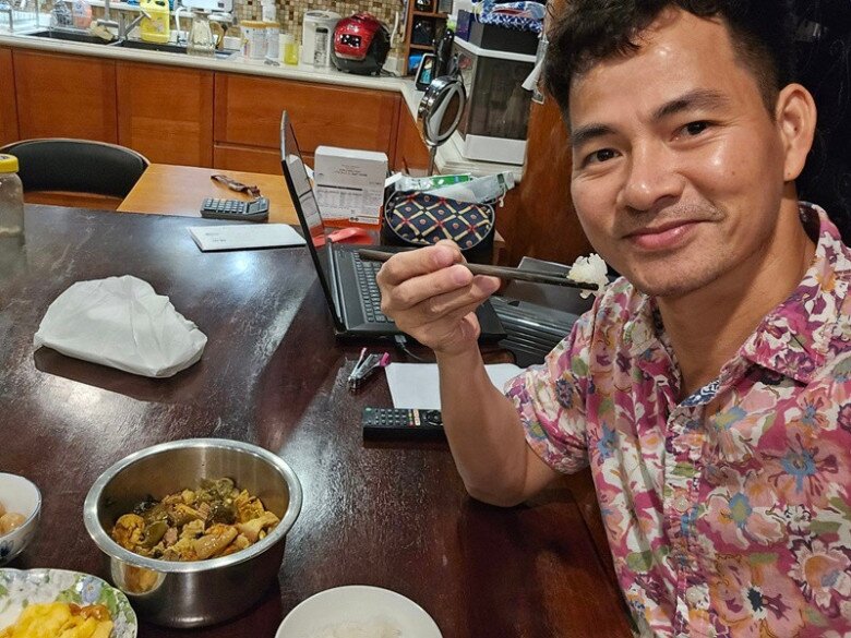 Xuân Bắc giữ thói quen ăn uống dân dã trong nhiều năm qua.