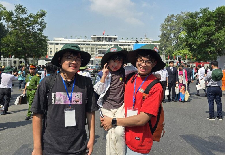 Ngoài Khánh Minh, NSND Xuân Bắc còn có 2 con trai - Bi Béo và bé Bão.