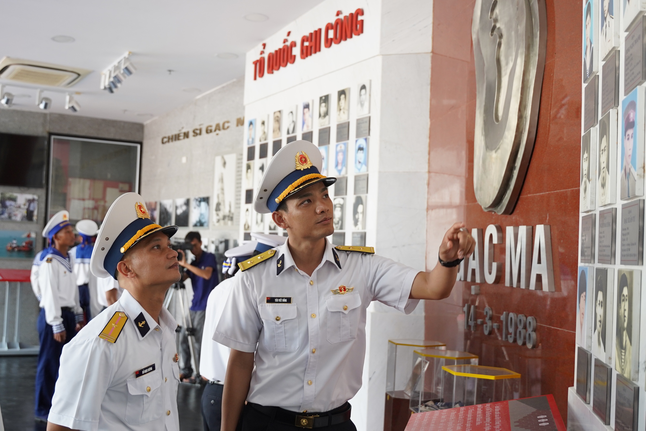 Vạn tấm lòng tưởng nhớ chiến sĩ Gạc Ma- Ảnh 8. Vạn tấm lòng tưởng nhớ chiến sĩ Gạc Ma- Ảnh 8.