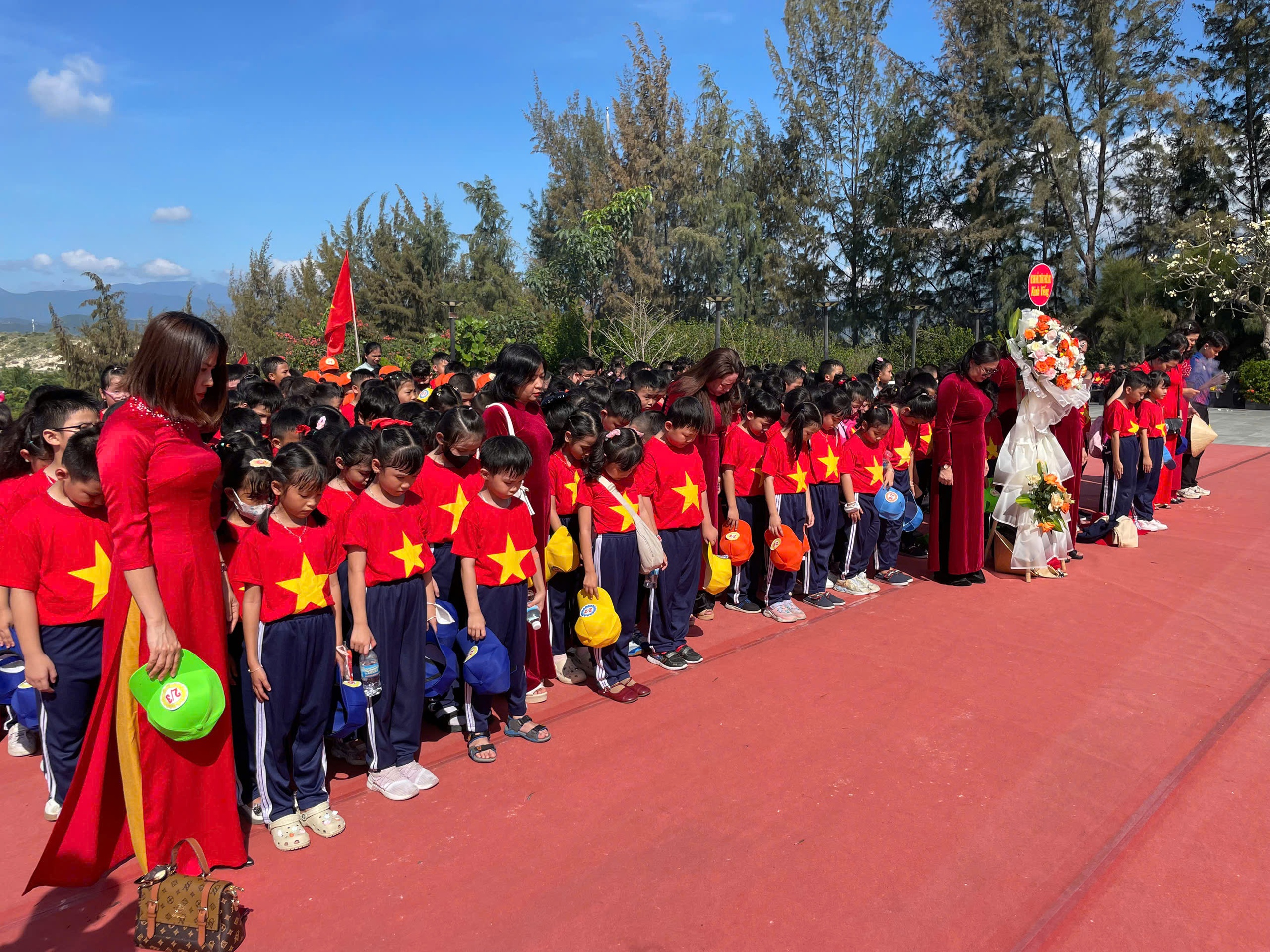 Vạn tấm lòng tưởng nhớ chiến sĩ Gạc Ma- Ảnh 12. Vạn tấm lòng tưởng nhớ chiến sĩ Gạc Ma- Ảnh 12.