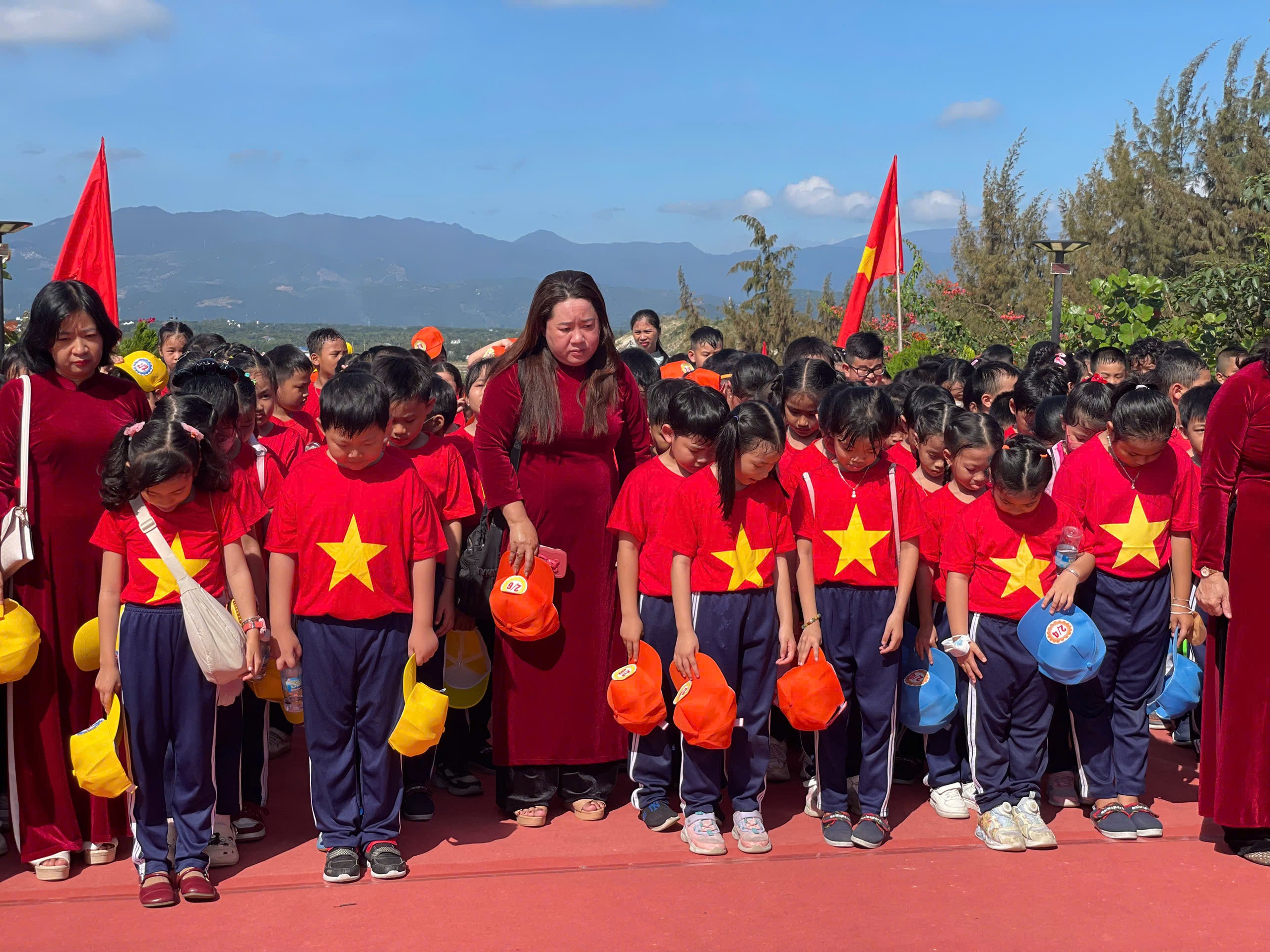 Vạn tấm lòng tưởng nhớ chiến sĩ Gạc Ma- Ảnh 13. Vạn tấm lòng tưởng nhớ chiến sĩ Gạc Ma- Ảnh 13.