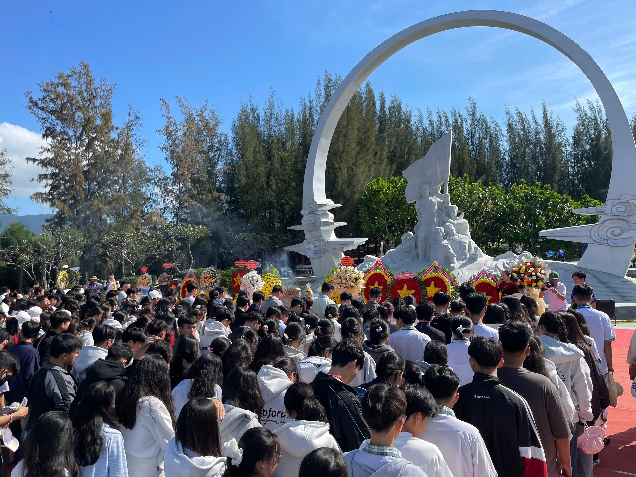 Vạn tấm lòng tưởng nhớ chiến sĩ Gạc Ma- Ảnh 16. Vạn tấm lòng tưởng nhớ chiến sĩ Gạc Ma- Ảnh 16.