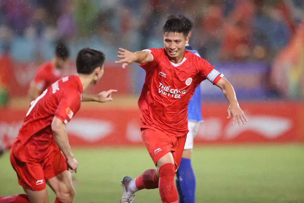 Thủ quân Bùi Tiến Dũng và đồng đội Thể Công Viettel ra quân đụng ngay "núi lớn" Hà Nội FC ở vòng loại Cúp Quốc gia. Ảnh: CCT. nhung-bien-dong-lon-va-kho-luong-o-cup-quoc-gia (3).jpg