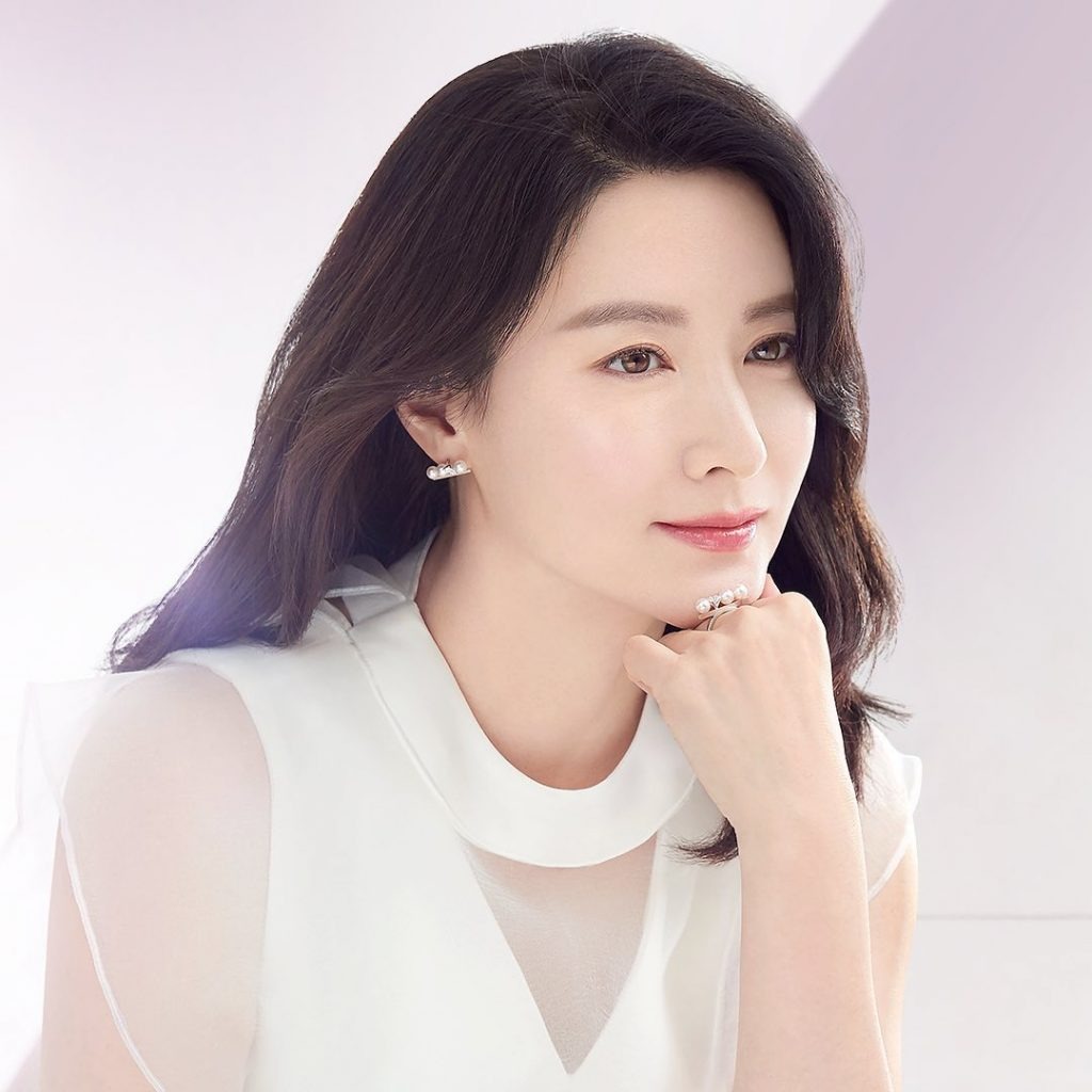 Lee Young Ae hé lộ ảnh hiếm quá khứ, Lee Young Ae hé lộ ảnh hiếm quá khứ,