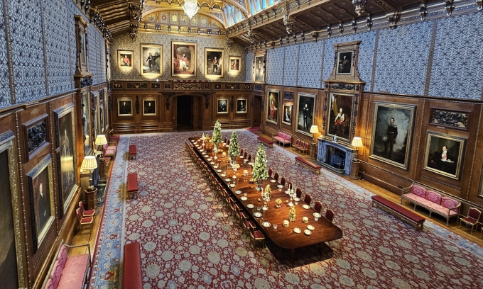 Chiếc bàn Waterloo trong lâu đài Windsor. Ảnh: X/@visitwindsor