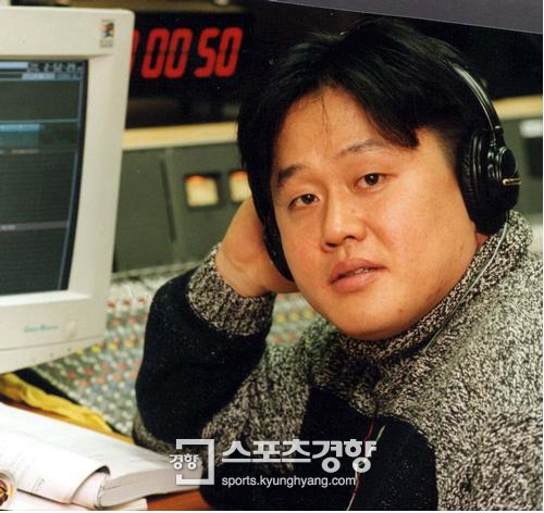 Showbiz có 1 nam ca sĩ từng nhận cả thùng rác đầy vàng vào sinh nhật, lí do là vì… quá béo?- Ảnh 3. Showbiz có 1 nam ca sĩ từng nhận cả thùng rác đầy vàng vào sinh nhật, lí do là vì… quá béo?- Ảnh 3.