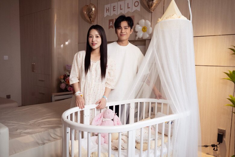 Puka tóc mọc lởm chởm sau khi sinh con đầu lòng, U40 đẻ xong vẫn đẹp rạng rỡ bảo sao Gin Tuấn Kiệt cưng chiều 3 Puka và Gin Tuấn Kiệt đón con đầu lòng.