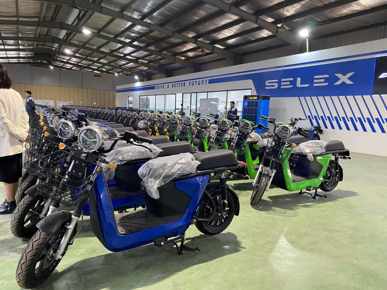 Các hãng xe máy điện triển khai tủ đổi pin, người dùng hưởng lợi- Ảnh 3. Các hãng xe máy điện triển khai tủ đổi pin, người dùng hưởng lợi- Ảnh 3.