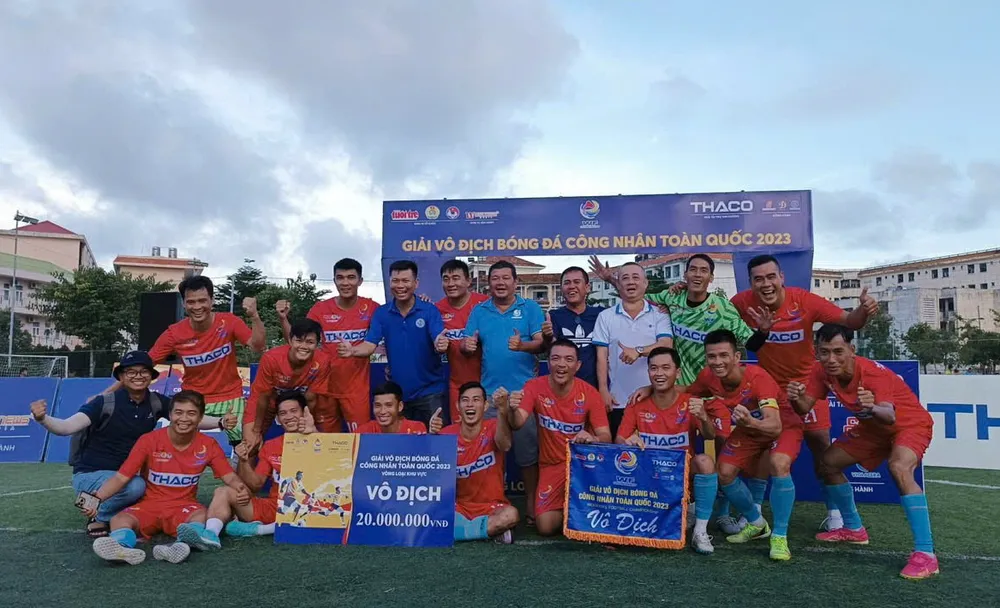 Công đoàn Sawaco là ứng cử viên nặng ký cho ngôi vua giải bóng đá Công nhân, viên chức Việt Nam 2025. Ảnh: ANH THÁI. bao-tuoi-tre-tung-bung-voi-giai-bong-da-cong-nhan-vien-chuc-mua-3 (4).jpg