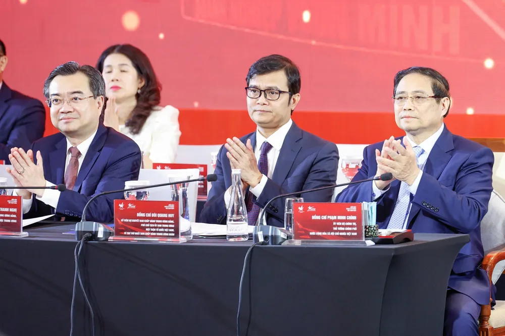 Thủ tướng Phạm Minh Chính và các đại biểu tham dự sự kiện. Ảnh: CTV 1609D.jpg