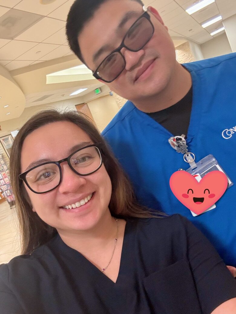 Cháu ngoại Phi Nhung đến dự lễ tốt nghiệp của bố, chàng rể Việt kiều nay là niềm tự hào của gia đình 4 Con rể Phi Nhung trở thành đồng nghiệp của bà xã, đúng như mong ước của mẹ vợ.