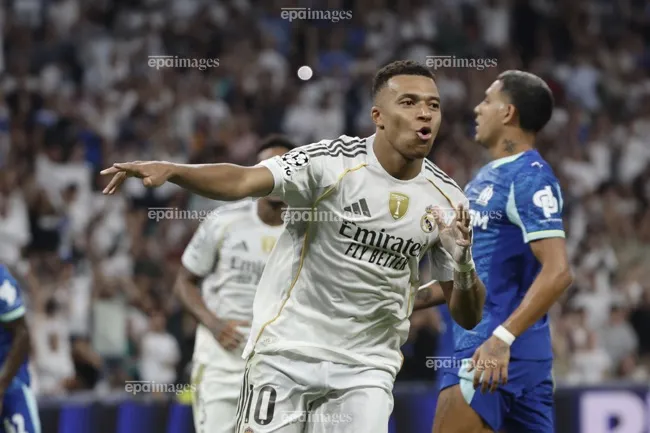 Ngôi sao người Pháp tỏa sáng giúp Real Madrid giữ lại 3 điểm. Ảnh: EPA. mbappe-lap-cu-dup-trong-the-10-danh-11 (3).jpg