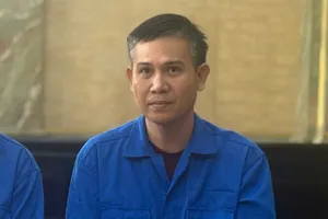 Hình ảnh cựu Chủ tịch Asanzo Phạm Văn Tam tại tòa