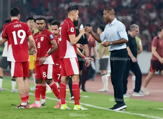 Thầy trò HLV Patrick Kluivert sẽ rất cảnh giác ở loạt đấu quyết định giành quyền chơi cúp thế giới 2026. Ảnh: EPA. doc-la-chuyen-gia-arsenal-giup-tuyen-saudi-arabia-chong-lai-indonesia-va-iraq (3).jpg