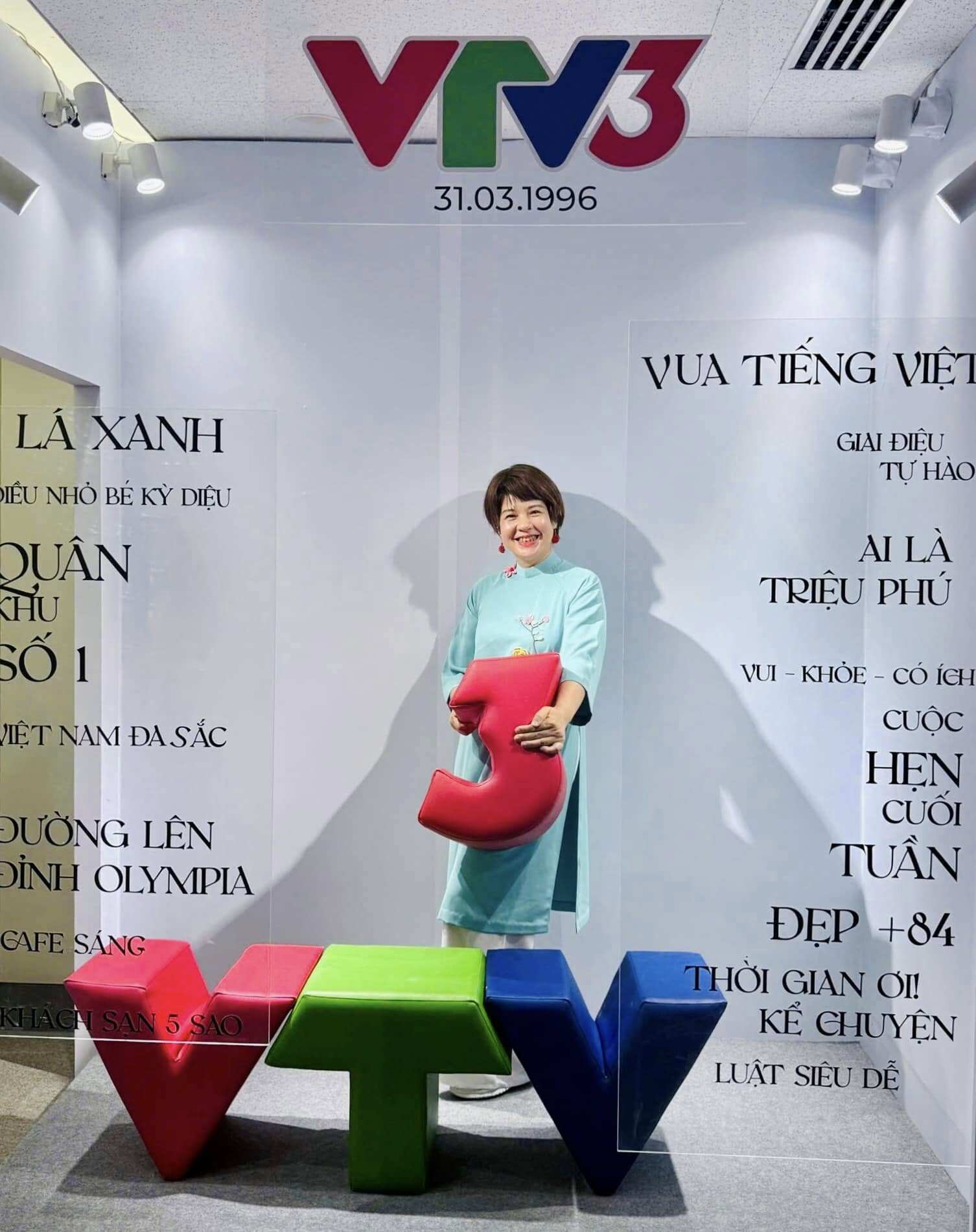 Hoa khôi đời đầu VTV từng "gây bão" với nhan sắc 29 năm trước: Bị nhận xét cười "nhơn nhơn", U50 sinh con chỉ nặng 1,6kg 4 Diễm Quỳnh hiện đang đảm nhận vai trò quản lý.