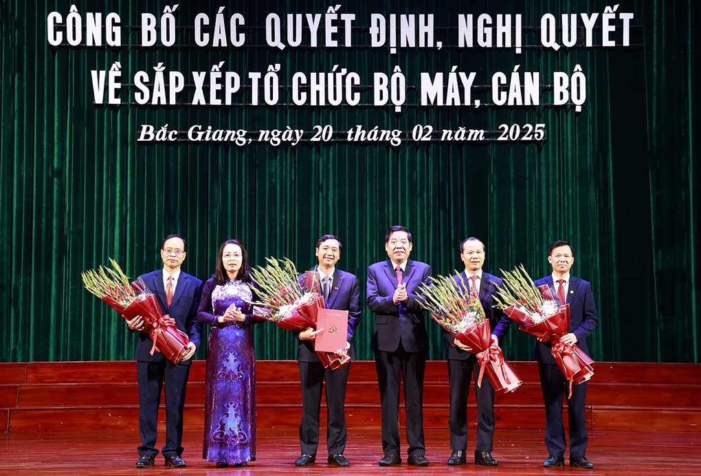 Nhiều tỉnh đồng loạt công bố các giám đốc sở mới sau hợp nhất - 2 Nhiều tỉnh đồng loạt công bố các giám đốc sở mới sau hợp nhất - 2