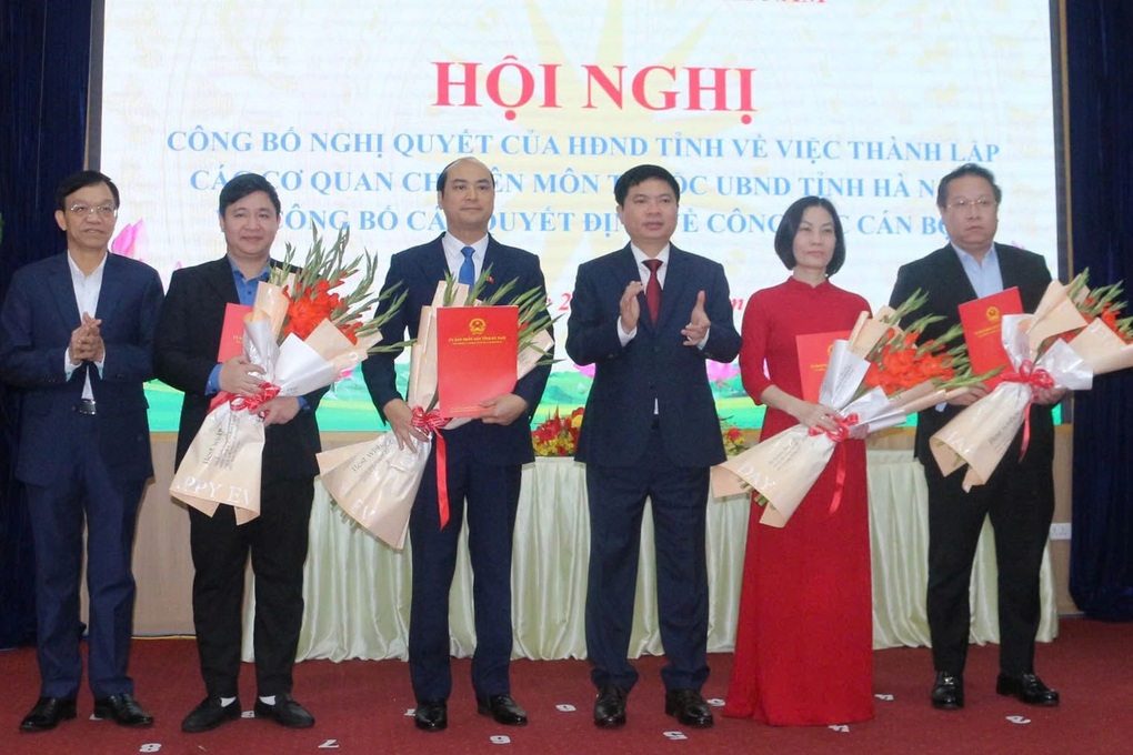 Nhiều tỉnh đồng loạt công bố các giám đốc sở mới sau hợp nhất - 6 Nhiều tỉnh đồng loạt công bố các giám đốc sở mới sau hợp nhất - 6