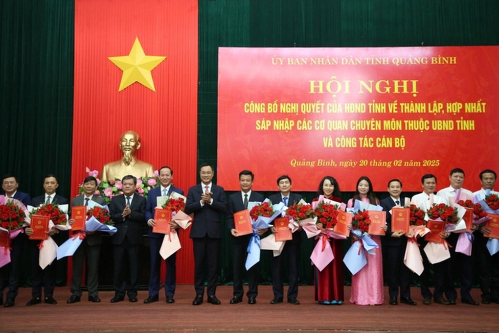 Nhiều tỉnh đồng loạt công bố các giám đốc sở mới sau hợp nhất - 9 Nhiều tỉnh đồng loạt công bố các giám đốc sở mới sau hợp nhất - 9