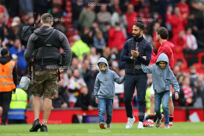 nong-man-united-tim-nguoi-thay-the-hlv-ruben-amorim (2).jpg