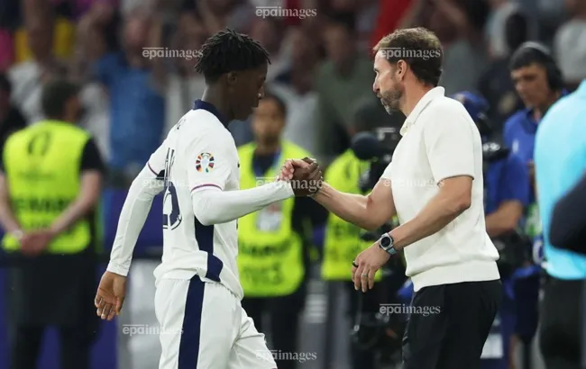 nong-man-united-tim-nguoi-thay-the-hlv-ruben-amorim (4).jpg