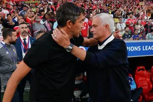 Champions League vừa khai màn đã có huấn luyện viên mất việc