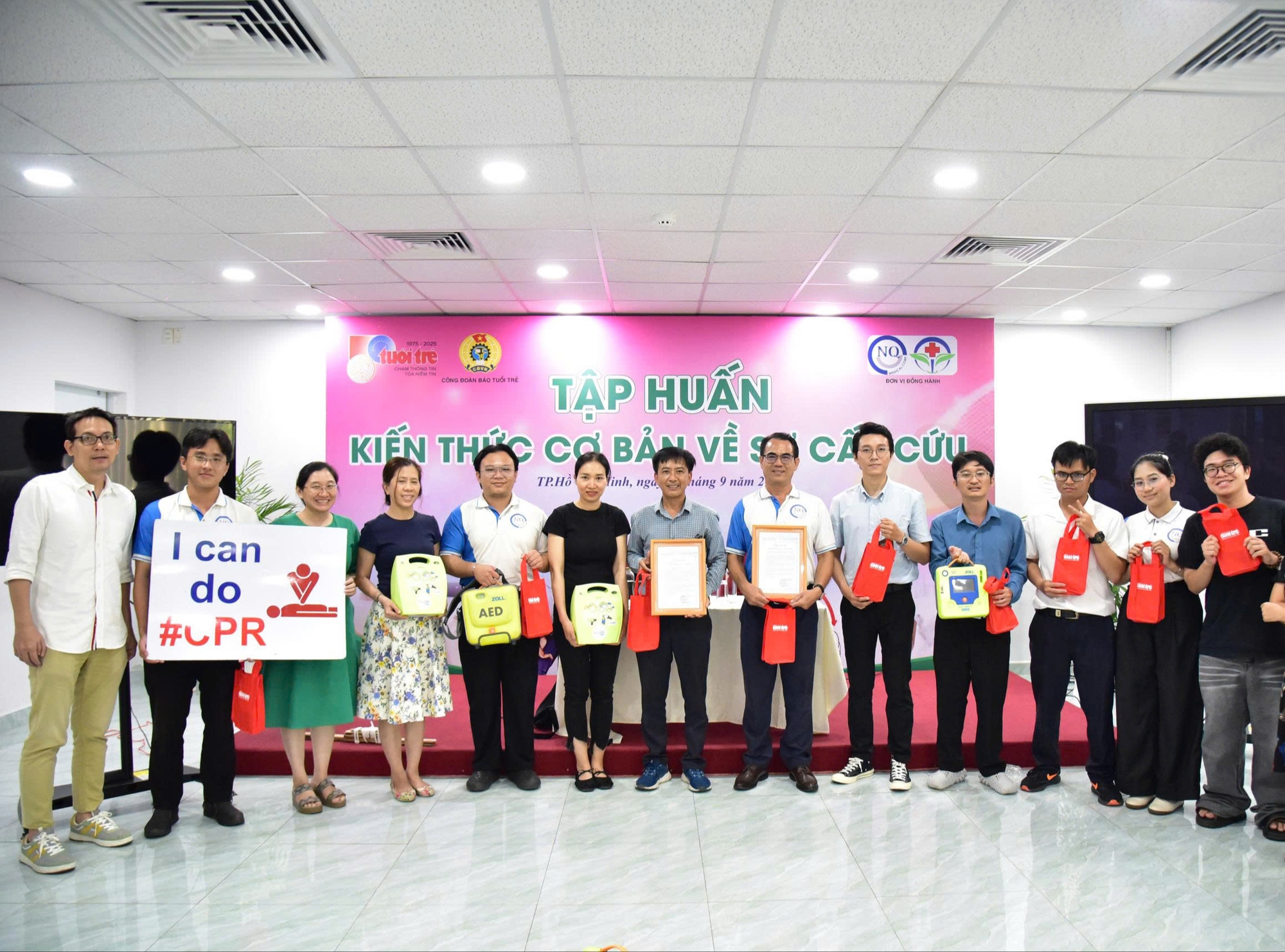 Người hóc dị vật cao 1,7m, người 'nấm lùn' sơ cứu bằng cách nào? 5 Người hóc dị vật cao 1,7m, người 'nấm lùn' sơ cứu bằng cách nào? - Ảnh 7.