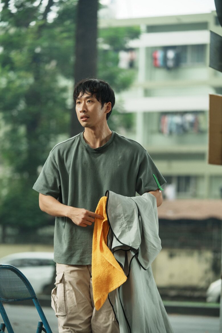 Nam diễn viên gây ấn tượng bởi vẻ điển trai và sự chuyên nghiệp.