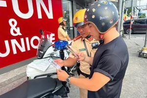 TP.HCM: Người dân có thể đóng phạt vi phạm giao thông tại chỗ qua mã QR