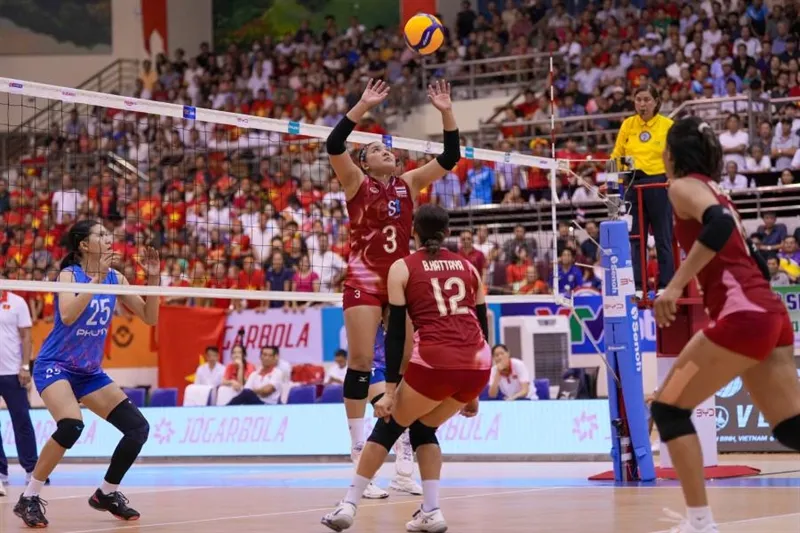 Các VĐV bóng chuyền tuân thủ nghiêm ngặt quy trình xét nghiệm giới tính. Ảnh: CCT. thai-lan-siet-chat-kiem-tra-gioi-tinh-va-doping-o-sea-games-33 (1).jpg