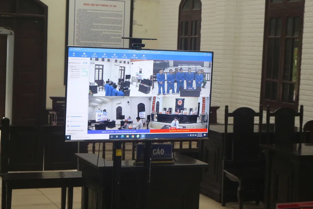 HĐXX cân nhắc các tình tiết, đánh giá vai trò, mức độ hành vi của từng bị cáo. Ảnh: CTV 100-kg-ma-tuy-lanh-an-chung-than (2).jpg