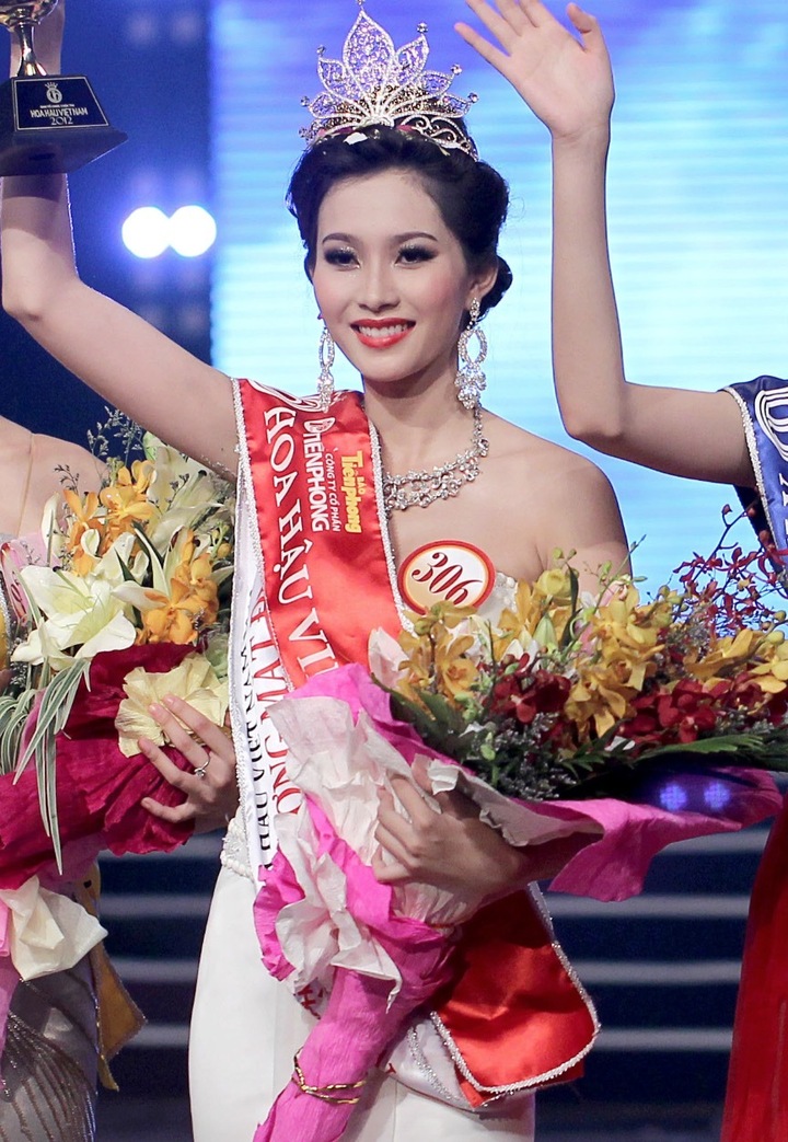 Hoa hậu Việt trước khi đăng quang: Người phục vụ nhà hàng, người làm osin - Ảnh 4.