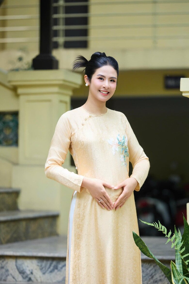 Hoa hậu Ngọc Hân rơi nước mắt khi đón con đầu lòng ở tuổi U40, định mệnh sắp đặt làm "em bé ngoại giao" 14 Người đẹp giữ ngoại hình rạng rỡ, trẻ trung khi mang thai ở tuổi U40.