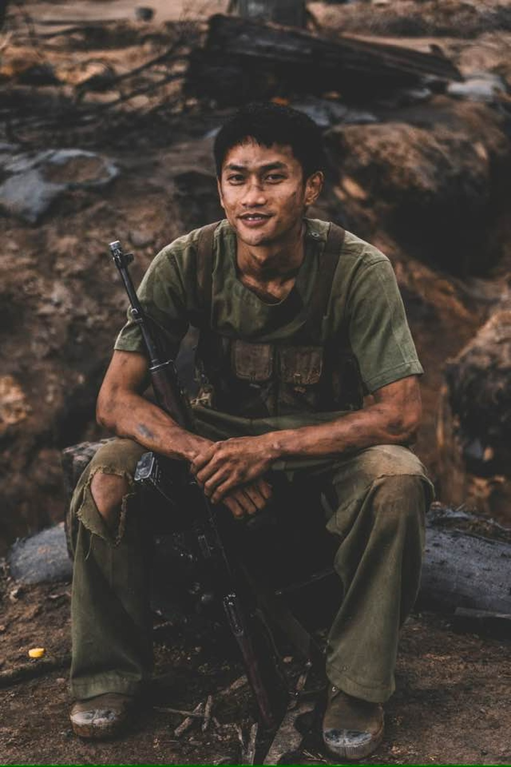 Nam diễn viên từ chối đóng Mưa Đỏ vì không có tiền mua vé máy bay, giờ thành ngôi sao triệu view làm gì cũng hot - Ảnh 2. Nam diễn viên từ chối đóng Mưa Đỏ vì không có tiền mua vé máy bay, giờ thành ngôi sao triệu view làm gì cũng hot - Ảnh 2.