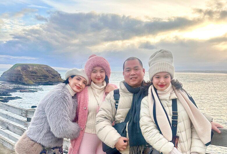 Thúy Hạnh sang Ý 1 tháng vì lo con gái bơ vơ khi đi du học, xoay sở vất vả sau tuần đầu ở trời Tây 9 Thúy Hạnh và Minh Khang có kế hoạch cho con gái đi du học từ sớm.