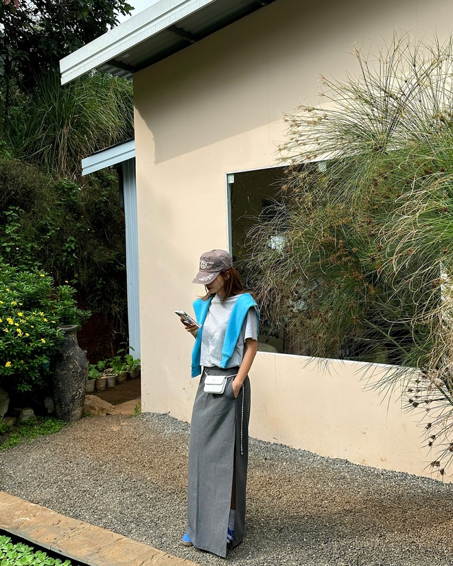 5 món thời trang được dàn sao nữ 40+ mặc thường xuyên để hack tuổi xuất sắc- Ảnh 9.