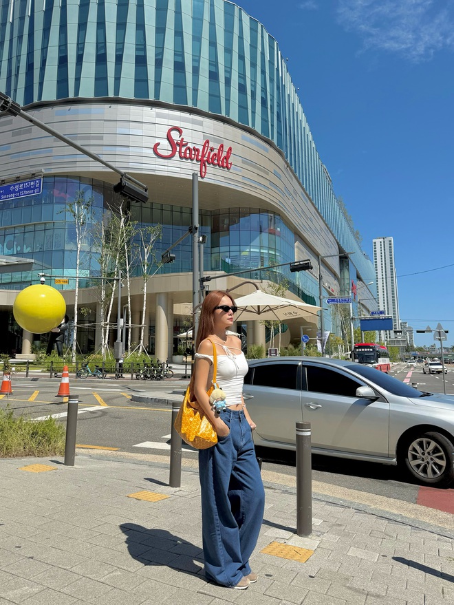 5 món thời trang được dàn sao nữ 40+ mặc thường xuyên để hack tuổi xuất sắc- Ảnh 11.