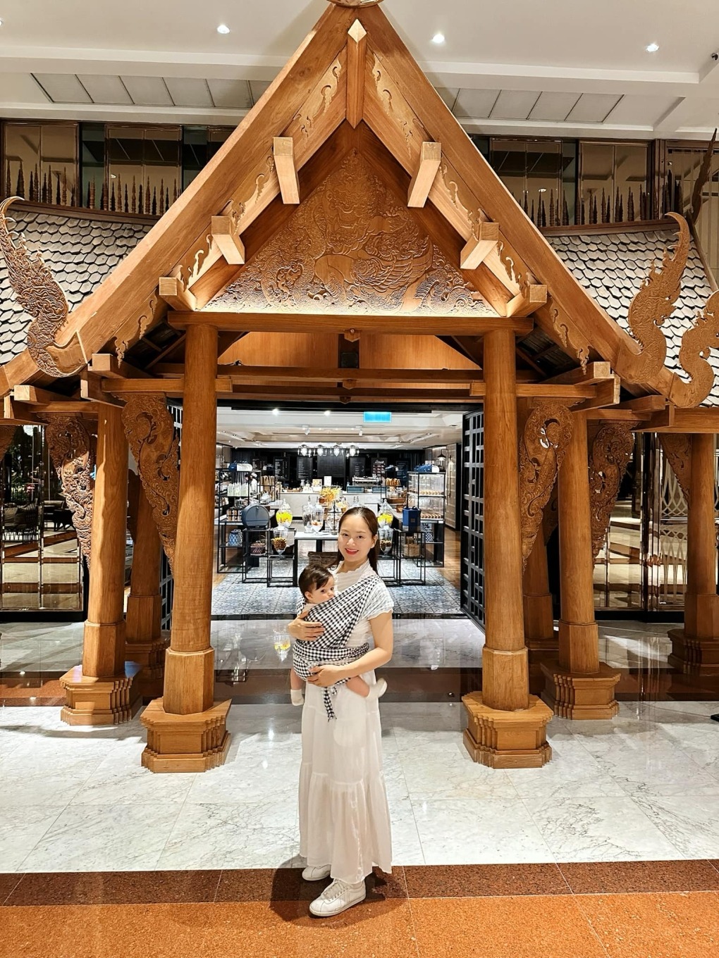 Lan Phương chi 1 tỷ/năm để nuôi con, 2 ái nữ đều học trường quốc tế, được mẹ địu đi du lịch khắp thế giới- Ảnh 6. Lan Phương chi 1 tỷ/năm để nuôi con, 2 ái nữ đều học trường quốc tế, được mẹ địu đi du lịch khắp thế giới- Ảnh 6.