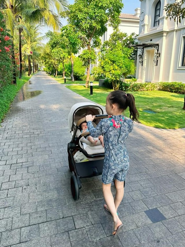 Lan Phương chi 1 tỷ/năm để nuôi con, 2 ái nữ đều học trường quốc tế, được mẹ địu đi du lịch khắp thế giới- Ảnh 7. Lan Phương chi 1 tỷ/năm để nuôi con, 2 ái nữ đều học trường quốc tế, được mẹ địu đi du lịch khắp thế giới- Ảnh 7.