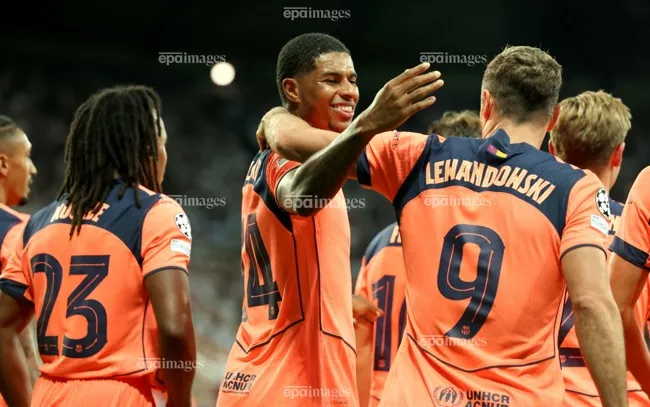 Cựu chân sút của MU mang về 3 điểm cho Barca ở đấu trường lớn UEFA Champions League. Ảnh: EPA. man-united-hon-tui-khi-tien-dao-rashford-toa-sang-ruc-ro (2).jpg