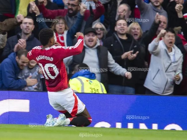 Các cổ động viên MU rất nhớ Rashford. man-united-hon-tui-khi-tien-dao-rashford-toa-sang-ruc-ro (5).jpg