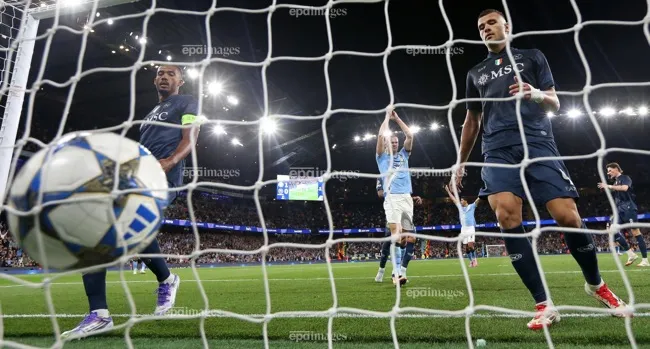 Haaland liên tục làm khổ hàng phòng ngự đối phương ở trên mọi đấu trường. Ảnh: EPA. HLV Pep Guardiola