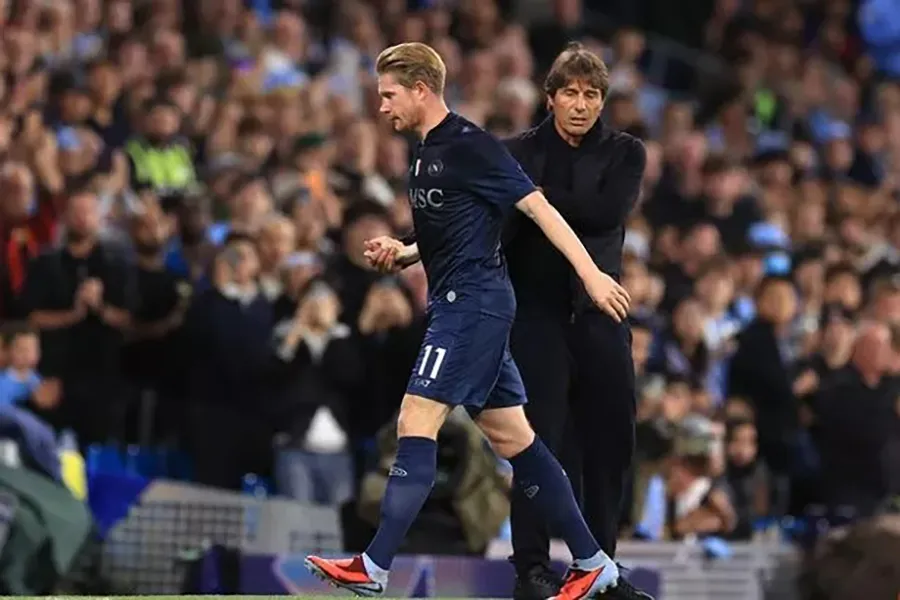 Người hâm mộ Man City nổi giận vì De Bruyne bị đối xử tàn nhẫn khi Conte sớm thay tiền vệ người Bỉ ra nghỉ. ẢNH: OFFSIDE Người hâm mộ Man City nổi giận vì De Bruyne bị đối xử tàn nhẫn,man City,de bruyne