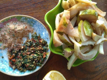 Loại quả chỉ có ở Ninh Thuận: Mọc dại trên rừng không cần chăm sóc, mùi thơm phức ăn một lần là mê 5 Loại quả quê xưa rụng đầy không ai nhặt, nay xuống phố thành đặc sản vạn người mê, đem nấu canh ngon xuất sắc