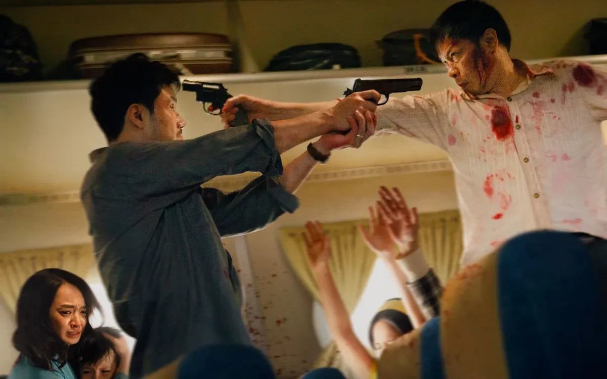 Vụ cướp máy bay rúng động Việt Nam: 52 phút không tặc điên cuồng bắn phá, vũ khí được giấu trong 1 thứ không ai ngờ- Ảnh 7. Vụ cướp máy bay rúng động Việt Nam: 52 phút không tặc điên cuồng bắn phá, vũ khí được giấu trong 1 thứ không ai ngờ- Ảnh 7.